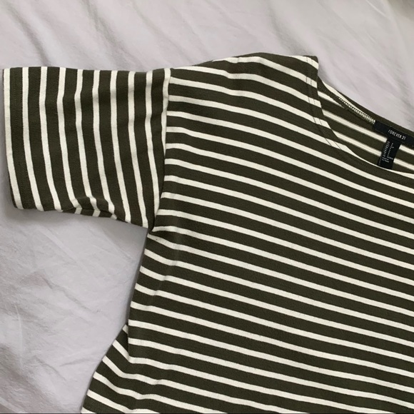 FOREVER21 CROP TEE - Picture 3 of 4